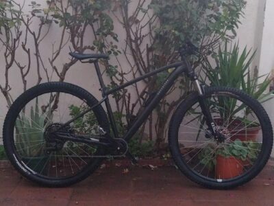 Bicicleta rockrider explore 500 negra