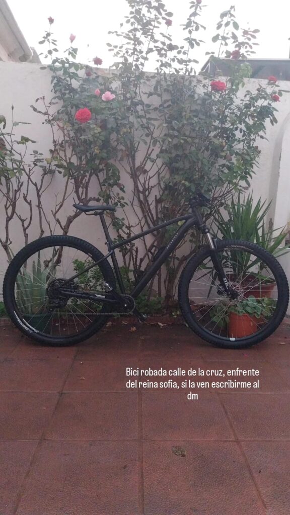 Bicicleta rockrider explore 500 negra